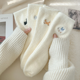 Autumn and Winter Warm Heat Storage fleece-lined Thick Embroidered Ao Velvet Girl's Mid-Stocking Cartoon Girl's Cute Moon Socks Sleep Socks