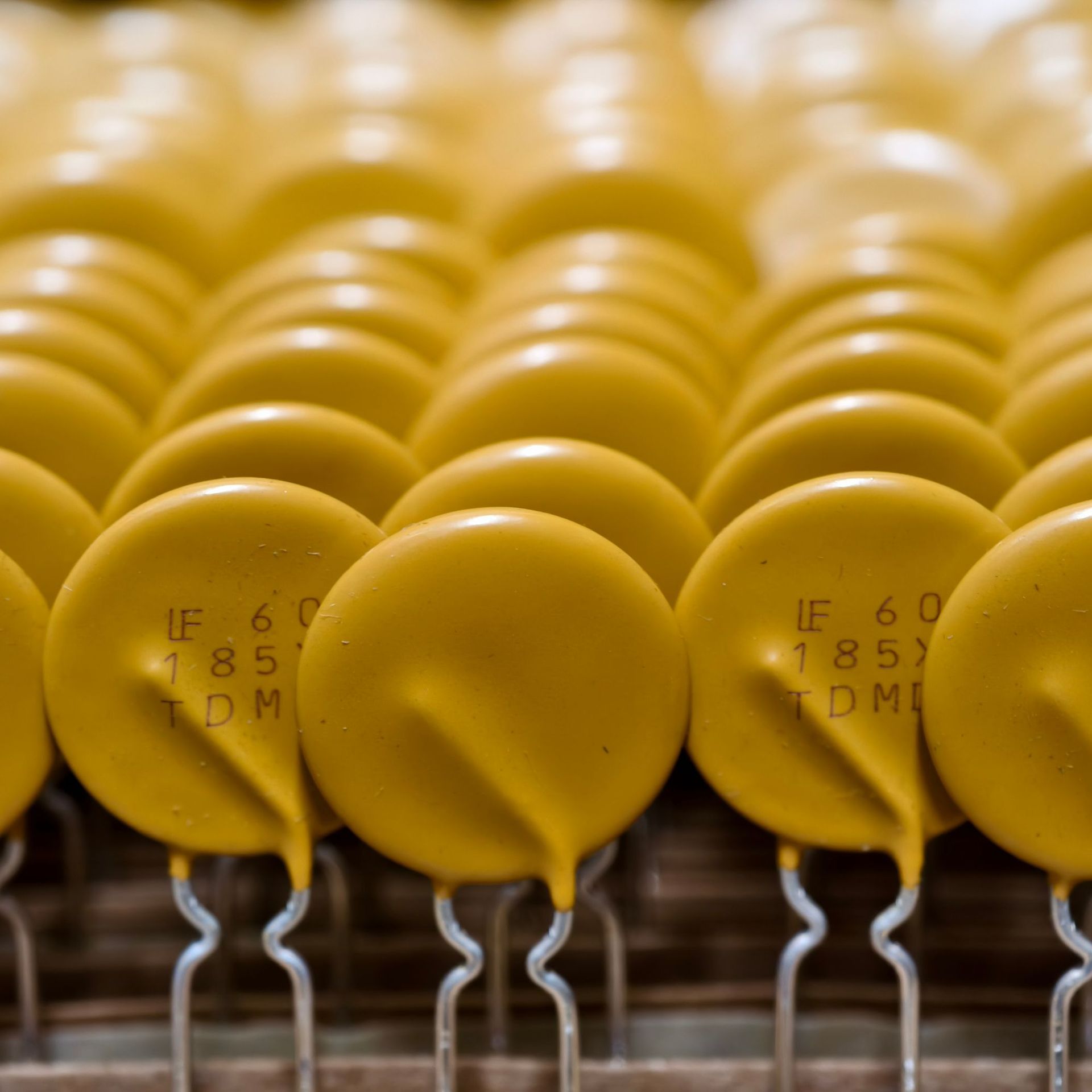 60R185XMR 美国力特自恢复直插保险丝 1.85A 60V 现货