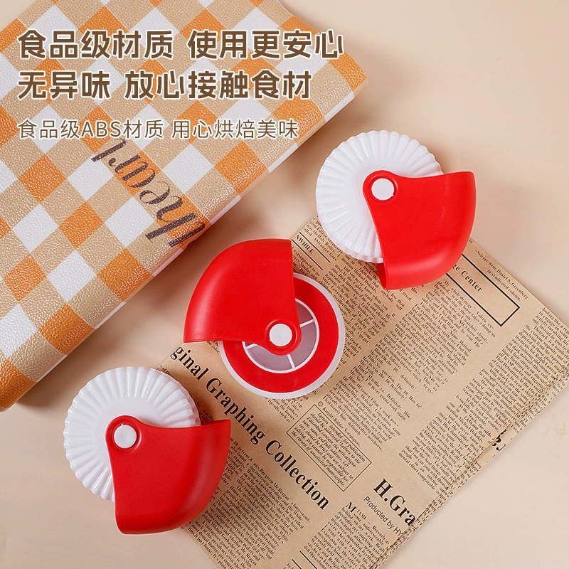 Инструменты для выпечки: кухонный ролик для раскатки теста, ручной нож для теста, кухонные гаджеты