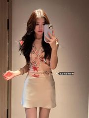套装女夏纯欲风辣妹V领扭结碎花短袖上衣高腰显瘦缎面包臀半身裙