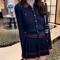 2025秋季新款学院风小马刺绣polo领撞色针织开衫+百褶短裙套装女