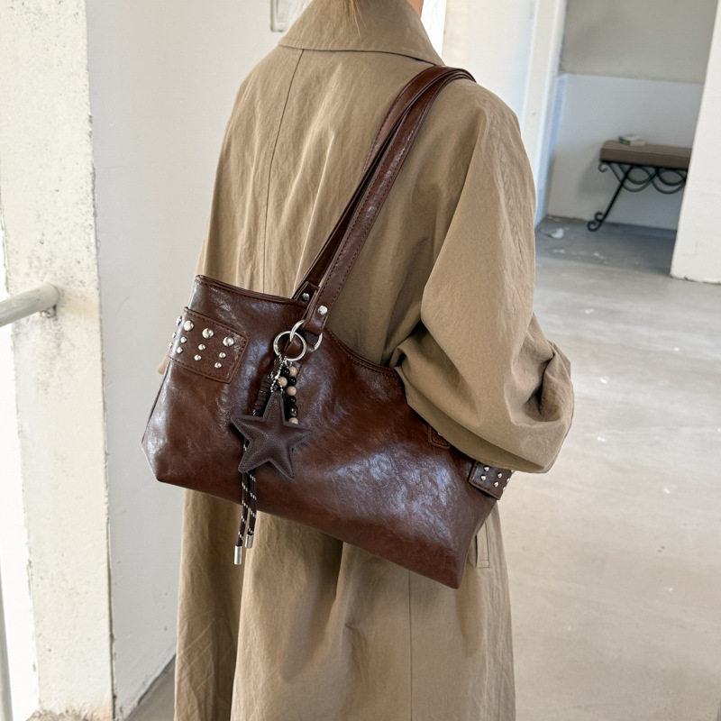 Túi tote nữ công suất lớn thiết kế tối giản phong cách Hàn Quốc, túi đeo vai đi làm — Deer Brown Không có mặt dây chuyền, Màu cà phê Không có mặt dây chuyền, Màu nâu không có mặt dây chuyền, kaki không có mặt dây chuyền chi tiết 24