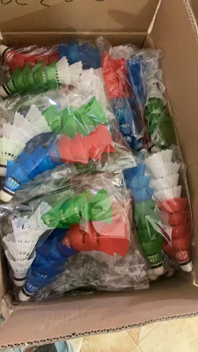 塑料羽毛球混色16只(OPP
袋装)