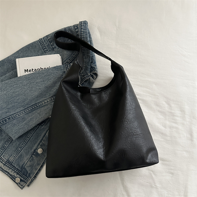 Bolso coreano de invierno para mujeres 2024 bolso de viaje de alta calidad sensación de gran capacidad simple versátil bolso de hombro de cuero suave