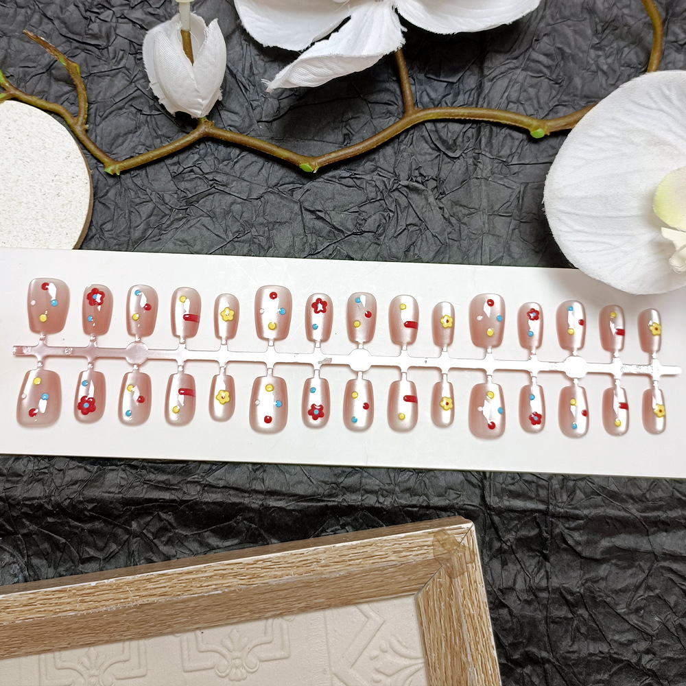 Pegatinas de uñas en relieve de flores en 3D, uñas cortas de ojos de gato tridimensionales hechas a mano, 30 piezas, uñas de talla dividida