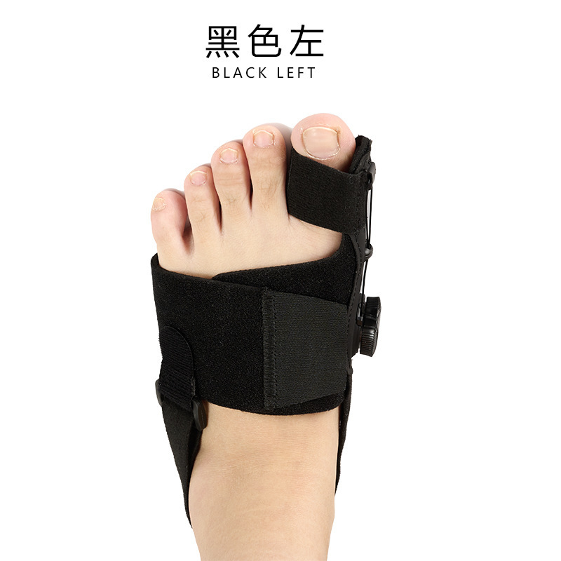 親指の外転矯正器の大きな足の骨が突出しています。|undefined