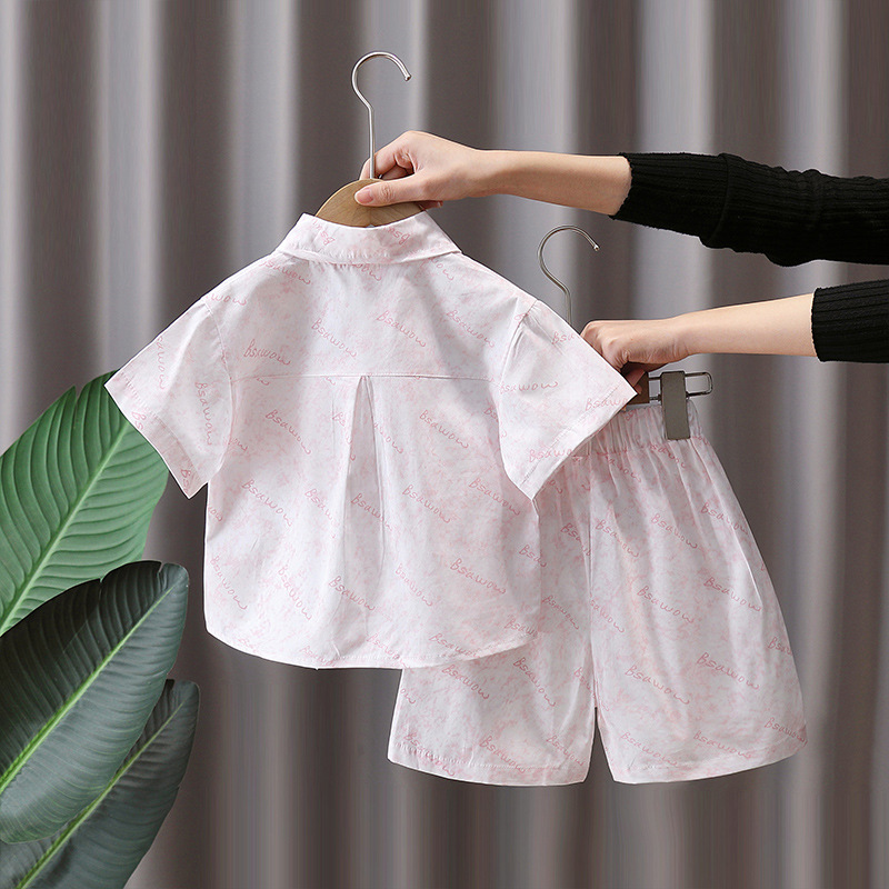 7177 Traje de camisa rosa para niños Ropa de playa estilo de vacaciones delgada de verano para niños 2025 nueva celebridad de Internet de manga corta