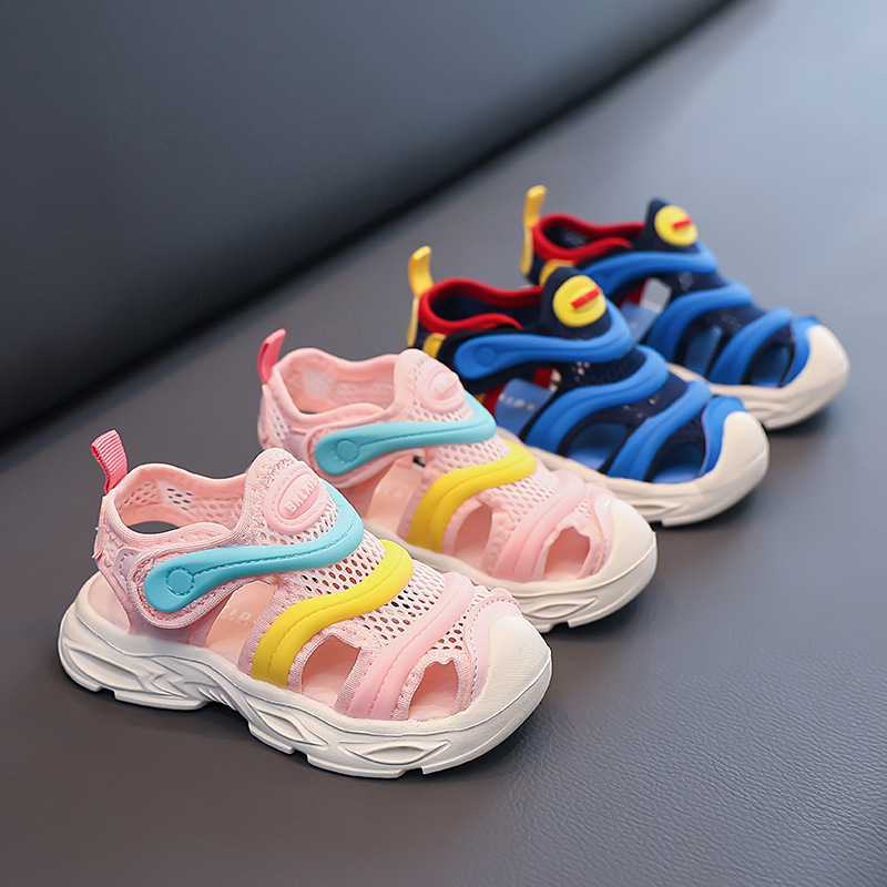 Fashionable children's sandals for boys