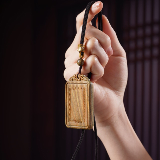 天然绿檀木雕刻461无事牌挂件男女款车挂手把件精雕细琢 味道浓