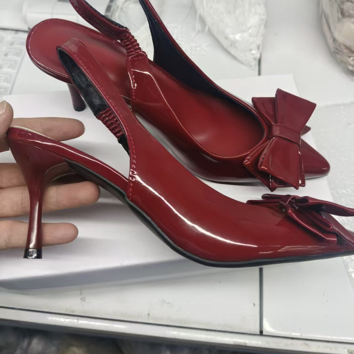 Sandalias de Tacón Alto en Punta para Mujer de Charol y PU con Adorno de Mariposa para Uso Diario image 2