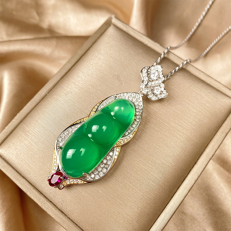 Otoño e Invierno nuevo estilo Zhuang Sheng joyería S925 plata Venta caliente Calcedonia verde cuatro estaciones frijol colgante collar para mujeres