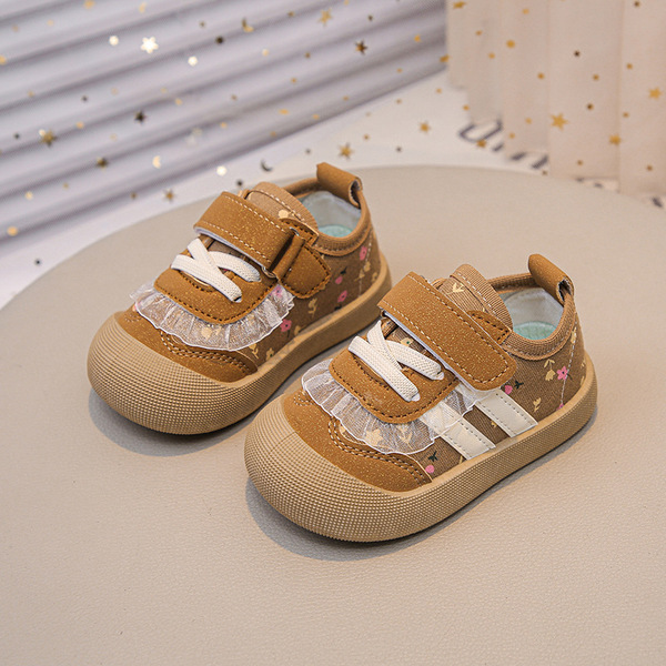 Children's breathable fashionable non-slip sneakers for early age