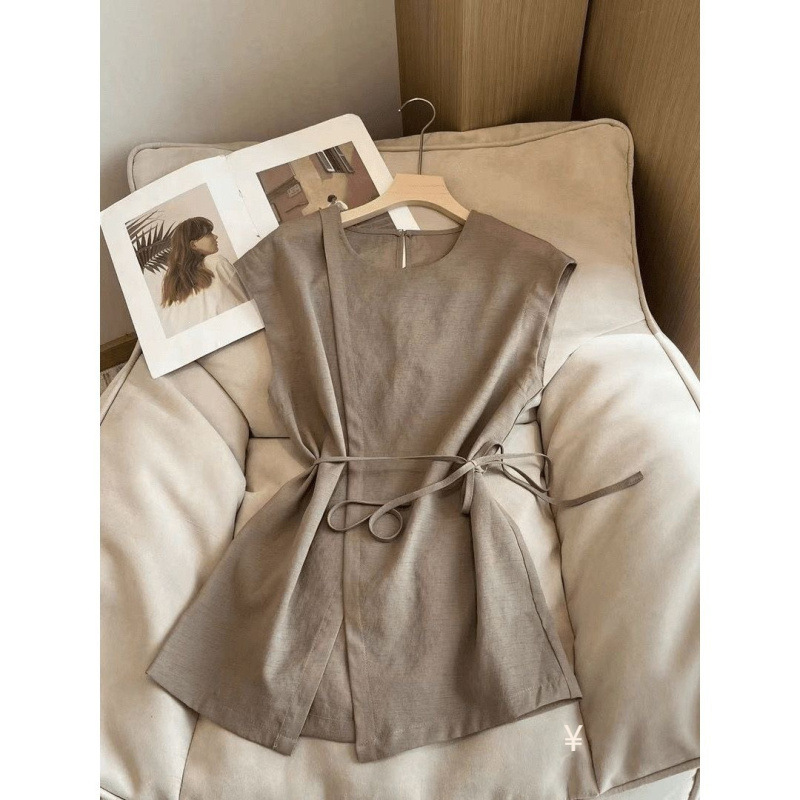 Korean-Style Design with Slit and Tie, Sleeveless Round-Neck Solid Color Shirt, 2026 Summer New Stylish Waist-Cinching Top Korean-Style Design with Slit and Tie, Sleeveless Round-Neck Solid Color Shirt, 2026 Summer New Stylish Waist-Cinching Top