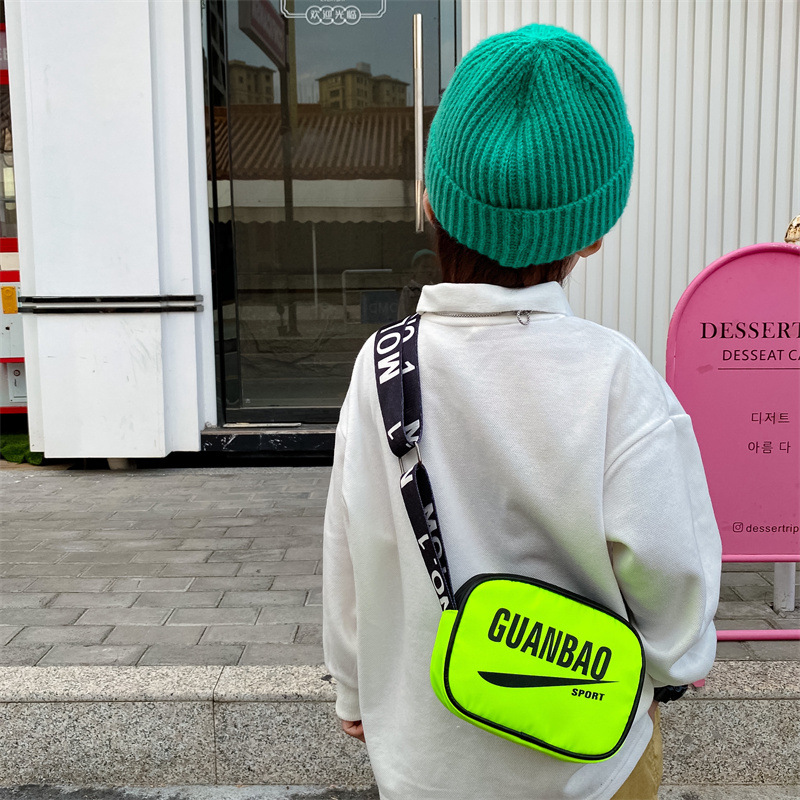 INS nuevo estilo bolso de los niños de moda fresco de la carta del muchacho bolsa de mensajero bolso de hombro de la muchacha personalizada desgaste del bebé a juego bolso de la joyería