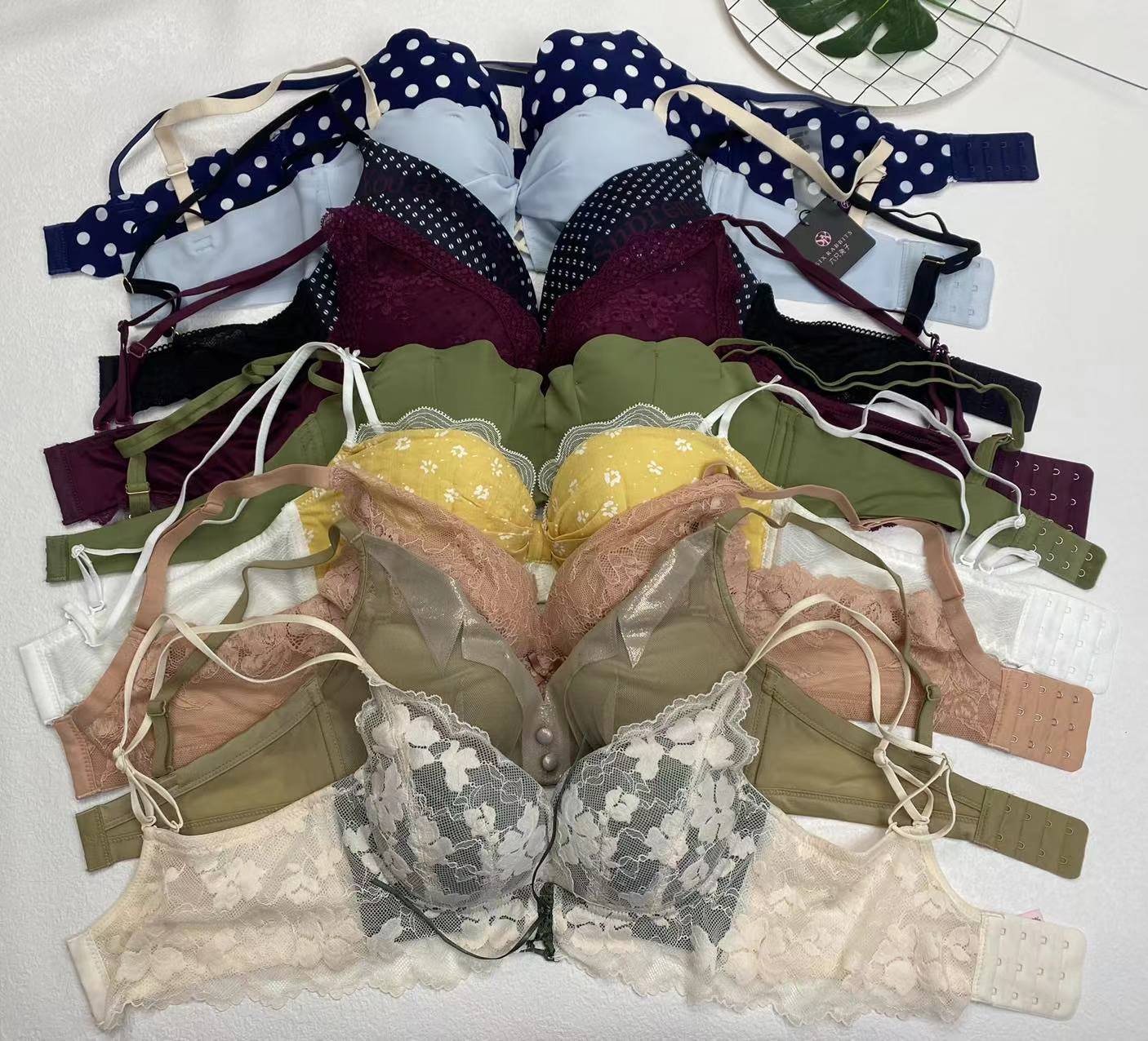 Liquidación de inventario a bajo precio, modelos diversos de alta calidad, nuevos estilos explosivos, sujetadores de mujer populares en línea, ropa interior, mujeres