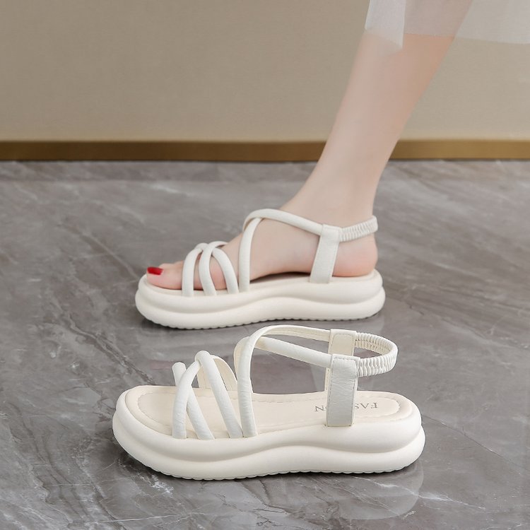 Red en línea sandalias de fondo grueso para mujeres verano 2025 nuevo hada con falda de moda para estudiantes sandalias romanas de fondo suave