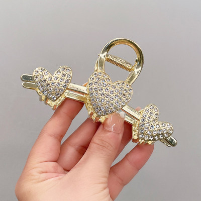 세 개의 하트 큐빅 장식