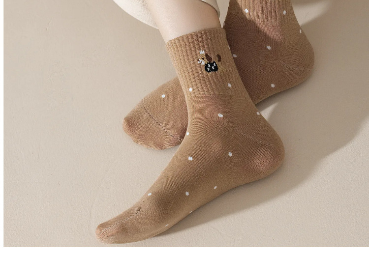Xinjiang-Baumwollsocken für Damen, Frühlings- und Herbst-Mittellange Socken, reine Baumwolle, antibakteriell, geruchshemmend, atmungsaktiv, Sportsocken, trendige Cartoon-Baumwollsocken im Großhandel