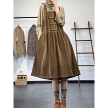2025新款纯色复古文艺盘扣宽松休闲显瘦灯芯绒背带连衣裙秋冬女装