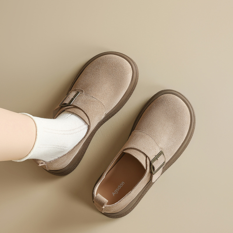 Zapatos de Dengbocken de August Lion para mujeres 2025 nuevos zapatos casuales de invierno de lana para personas perezosas con un pedazo de zapatos de cuero Lefour