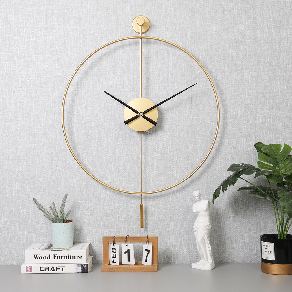 Español Luz de lujo simple pared creativa Reloj de pared hogar hierro forjado solo anillo de moda Fondo pared decoración swing reloj