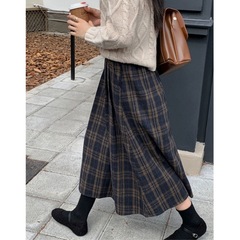 レトロな格子の毛は傘のスカートの半身のスカートの女性の秋冬a字のスカートの小さい背の高い腰はやせていて中の長いスカートにまたがります。