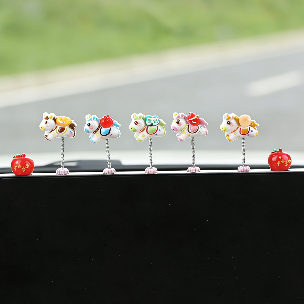 2026 nuevo automóvil caballo zodíaco mini adornos ricos ricos ponies decoración de consola central