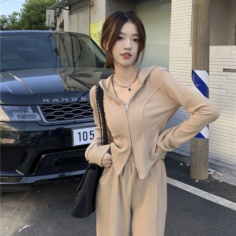 Spring and autumn clothes with a set of fashionable net red fried street casual western style age-reducing sports sweater wide leg pants two-piece set