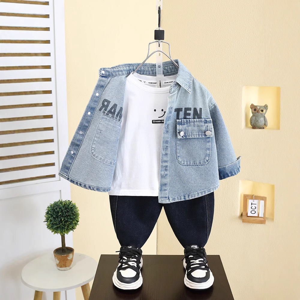 7546 Camisa para niños 2025 Nuevo estilo de primavera y otoño para niños Top de mezclilla Chaqueta delgada coreana para hombres guapos Ropa para niños