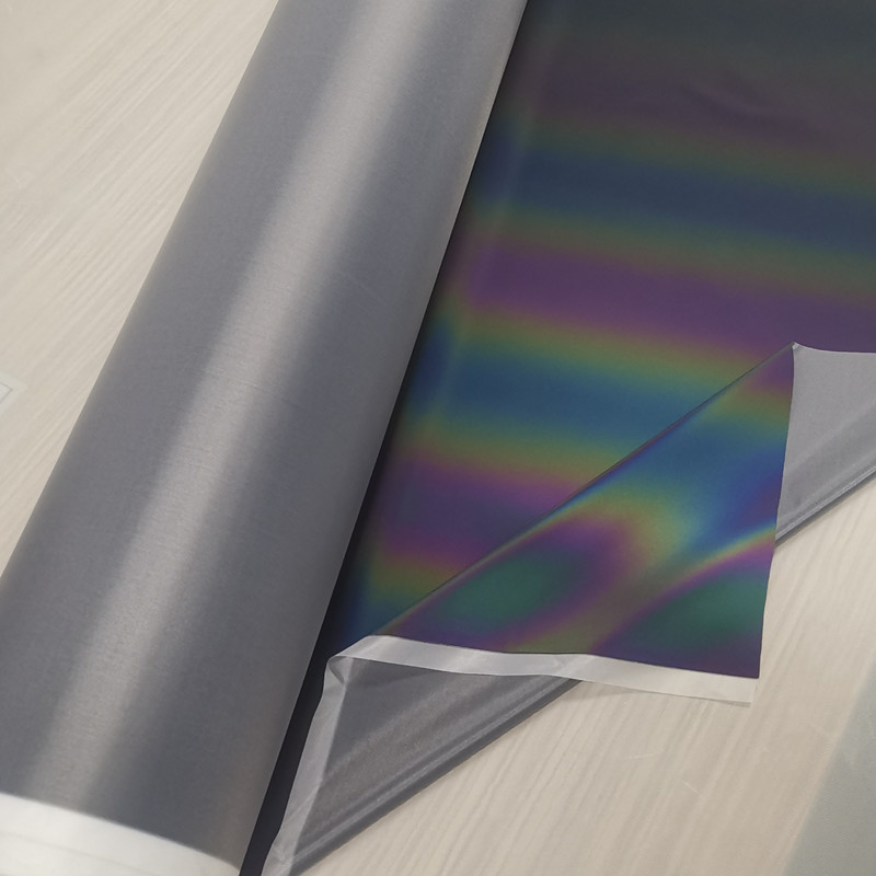 厂家供应全涤纶黑色幻彩反光布服装亮银七彩反光面料炫彩反光布