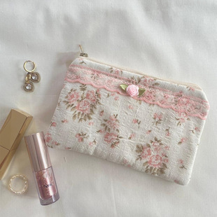 Exquisite Lace-Edged Pink Cosmetic Bag with Quilted Cotton, Fresh Floral Small Storage Bag, Portable Lipstick Touch-Up Makeup Pouch