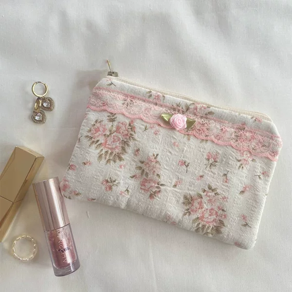 Floral Small Coin Purse Fabric Lace Quilted Exquisite Makeup Bag Mini Portable Lipstick Touch-Up Pouch Cute