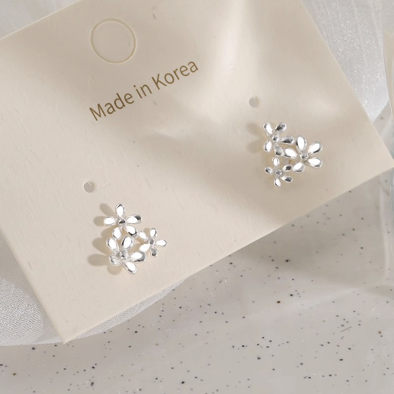 3754韩国温柔花簇三朵花耳钉简约少女心螺丝拧扣迷你小巧花朵耳饰