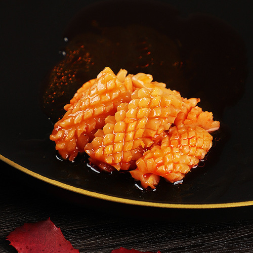 Internet-famous spicy mini seafood squid flower canned goods, 100g per can—direct factory supply for ready-to-eat, cooked seafood delicacies.