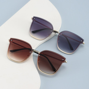 �u׃ī�R���l��Ůʿ�AĘ�@�ݸ��ֵ�W���ᳱ����̫����RUV400