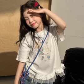 甜美女孩短袖T恤2026新款洋气女童春夏装儿童文艺范蕾丝拼接上衣