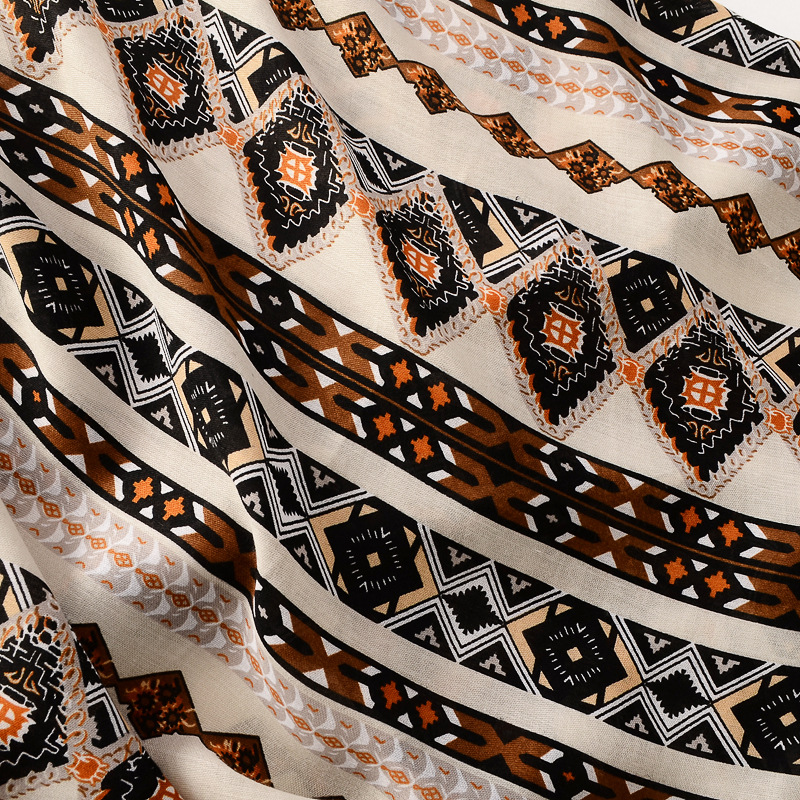 2022 nuevo algodón suave y lino siente bufanda estilo étnico borla larga bufanda de viaje protector solar Toalla de playa chal