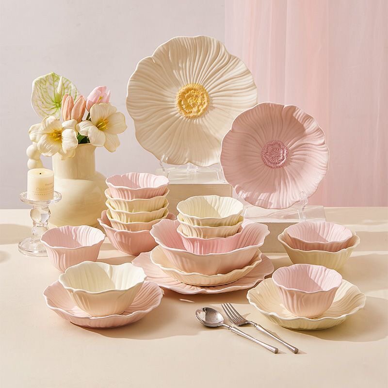 Flower-shaped ceramic tableware set, high aesthetic value, perfect as a wedding or housewarming gift, includes soup bowls, plates, and dishes, suitable for home use, and features a cute, girly design