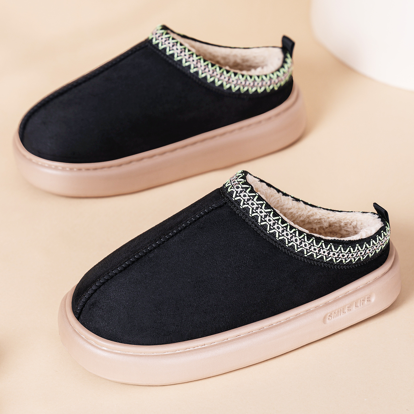 Zapatos caseros de algodón transfronterizos de invierno calentados zapatillas de lana y zapatillas de lana con un pedazo y medio zapatillas de algodón cómodas