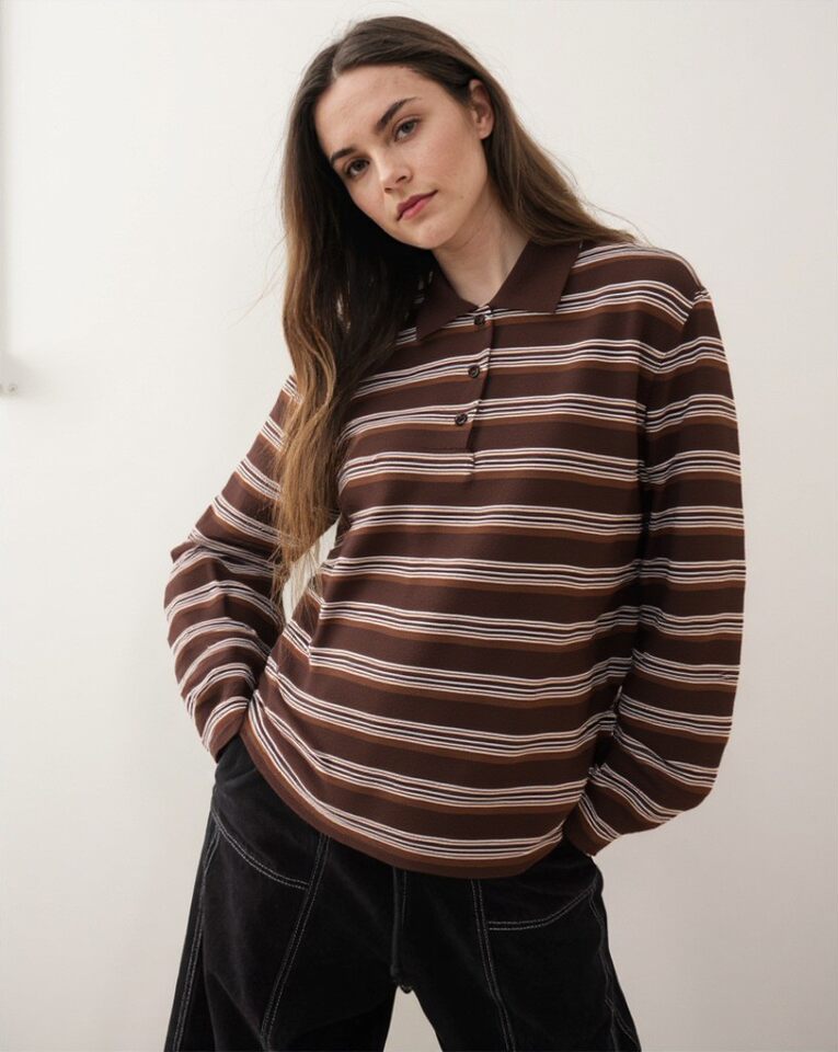 Áo thun nữ sọc dài tay cổ polo dáng rộng phong cách retro — hồng, màu nâu, nâu sẫm, quần kaki chi tiết 68