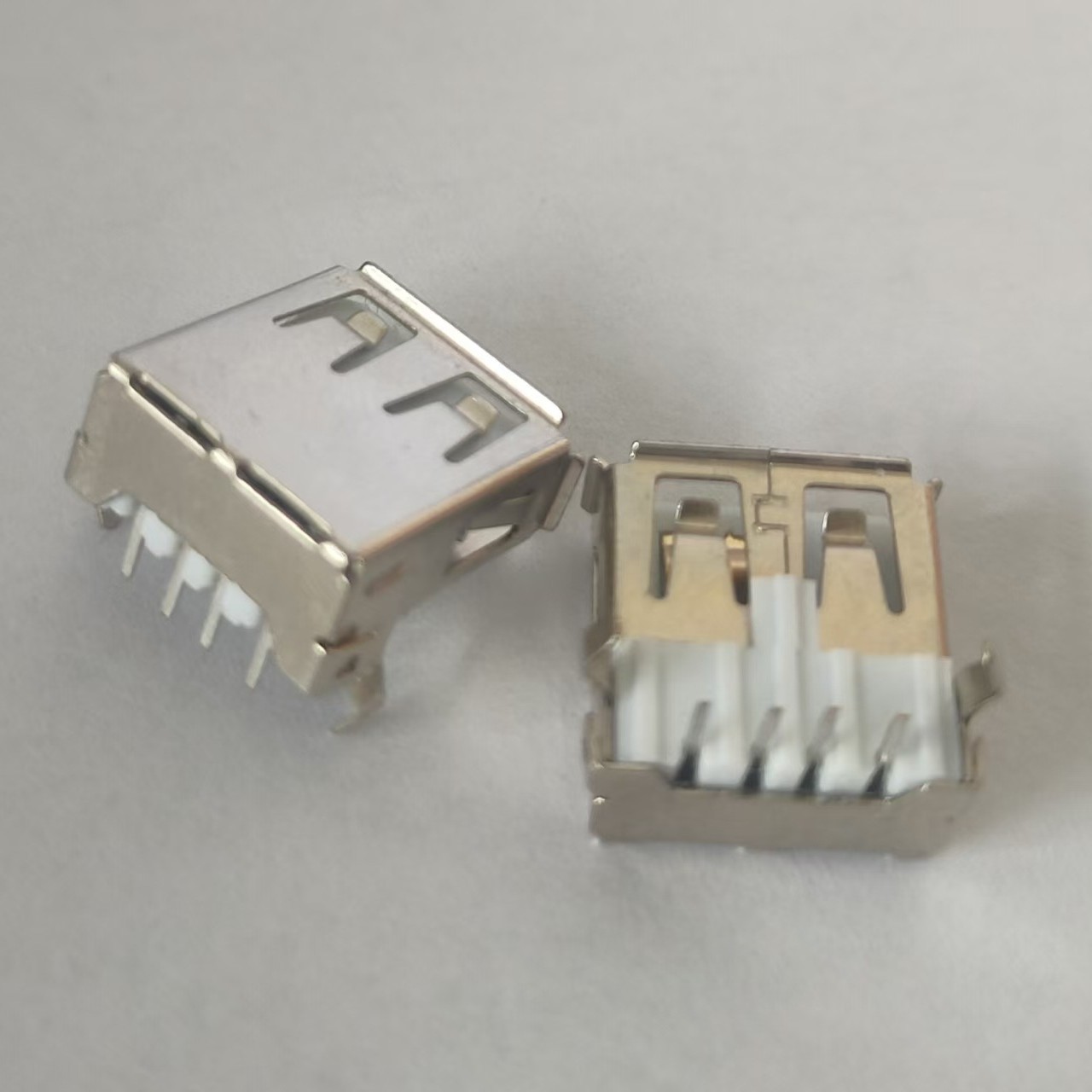 USB母座90度弯脚卷边有盖PBT白胶端子镀金30U 针长2.9 AF卧式插板