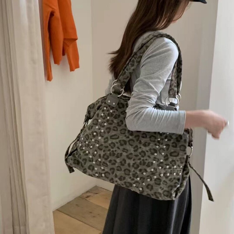 大容量复古铆钉豹纹托特包2025秋冬新款女士单肩手提包街头机车包|undefined