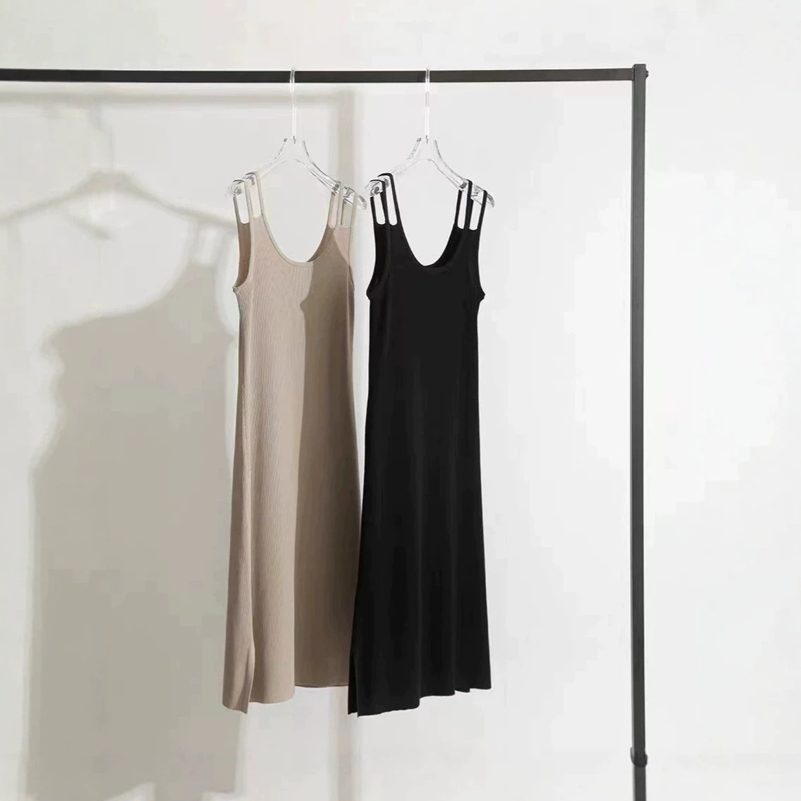 Đầm suông midi cổ yếm dây mảnh phong cách Pháp vintage — đen chi tiết 2