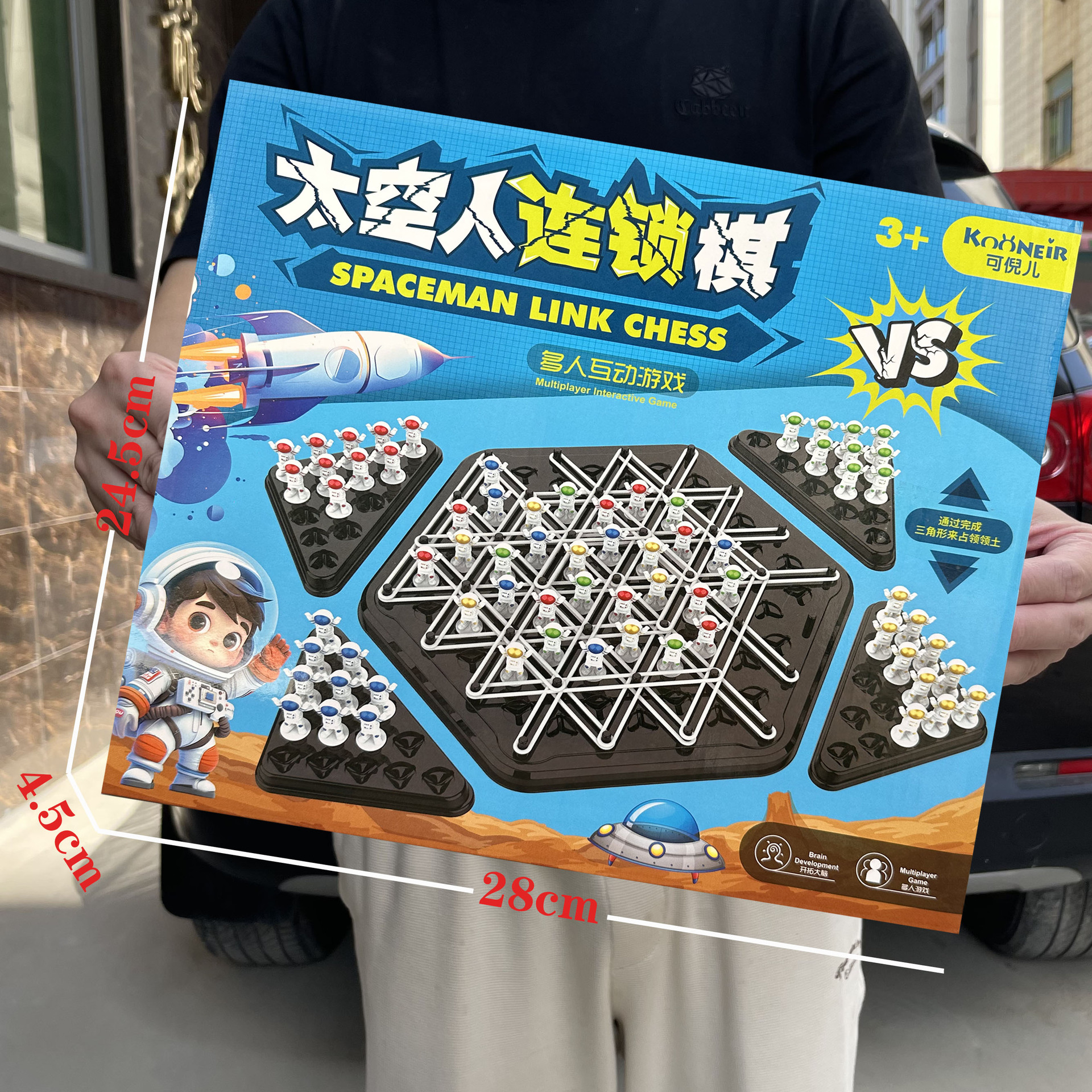 子供のままごとは楽しくて、ミニの食事をします。