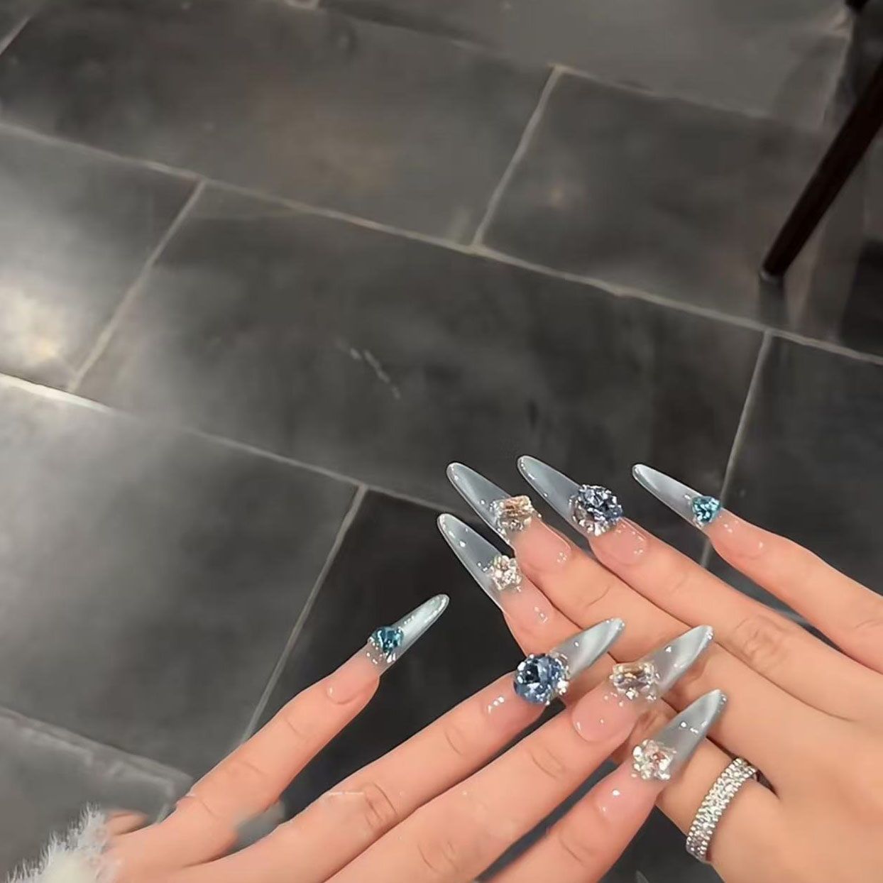 10 nuevas piezas de arte de uñas, ojos de gato azul claro, piezas de uñas de vestir, uñas de punta larga terminadas, pegatinas hechas a mano de la industria pesada, parches de uñas de diamantes