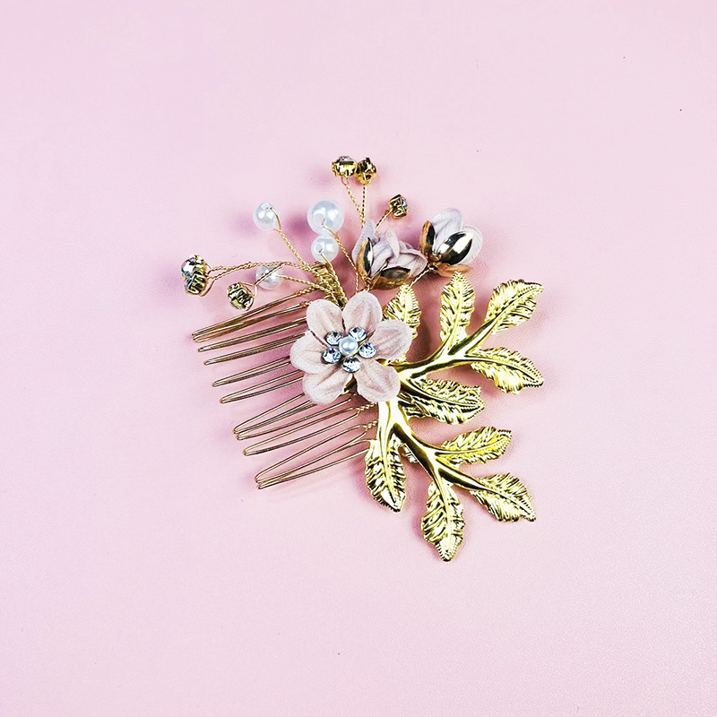 작은 핑크 머리 빗