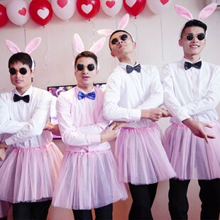 Wedding Game Props Blocking Doors Trick Groom's Wedding Dress-up Swan Skirt Funny Creative Wedding Wedding Room Group