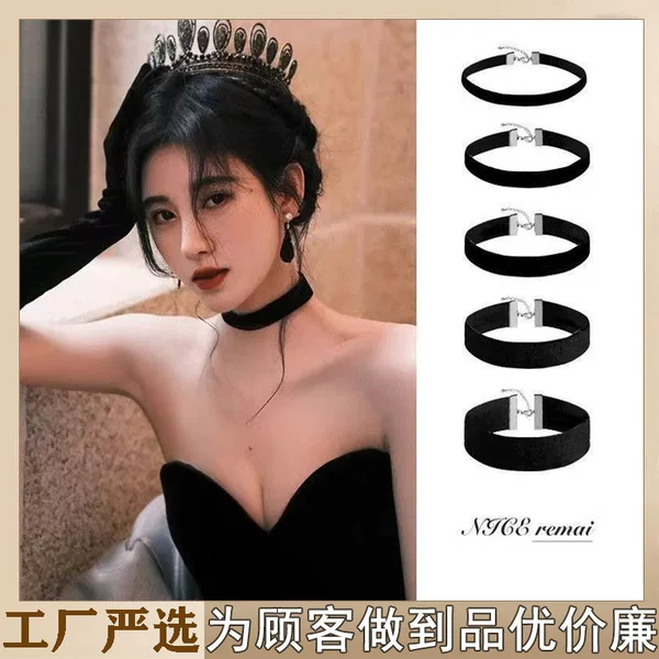 Jue Jingyi's Vintage Choker Necklace, Elegant Black High-End Collarbone Chain for Women