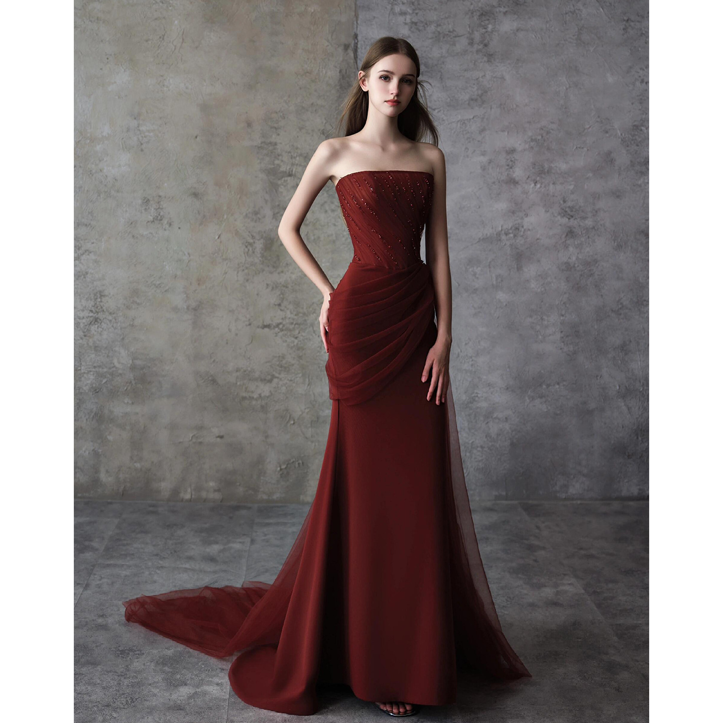 Strapless Toast Dress 2025 New High-End Style with Small Train Engagement Dress in Burgundy for Banquet Host Evening Gown