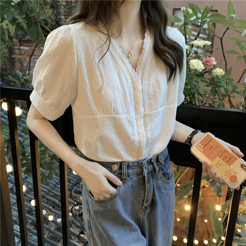 2025年夏の新しいVネックレースパフスリーブ白シャツデザインニッチライト大人半袖シャツトップス女性用|undefined